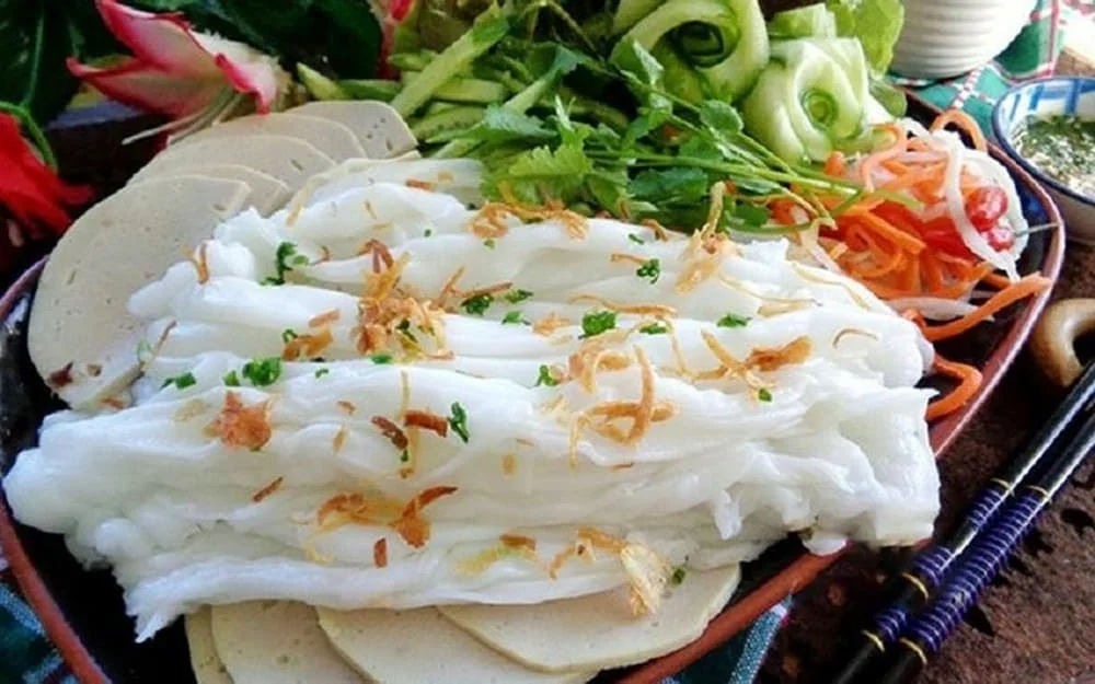 Bánh cuốn Thanh Trì – bánh mỏng mềm, chấm nước mắm đậm vị