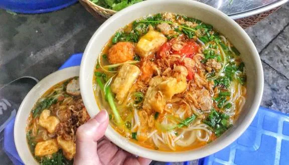 Bún riêu cua Hà Nội – riêu cua béo, nước dùng chua thanh dễ ăn