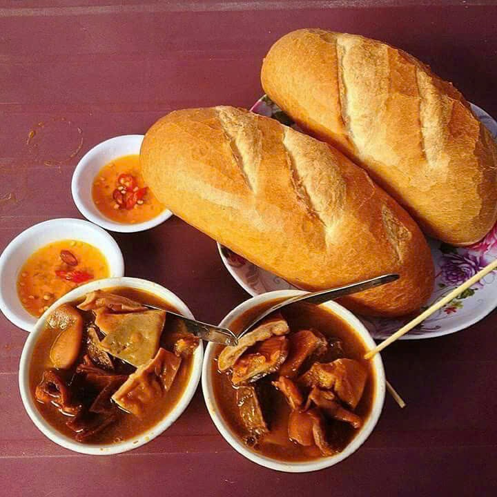 Hủ tiếu gõ, phá lấu đêm bình dân, nóng hổi giữa lòng Sài Gòn