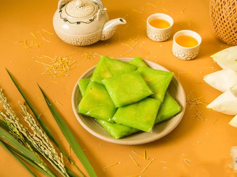Bánh cốm là món bánh đặc sản ai cũng muốn mua về làm quà mỗi khi đến Hà Nội