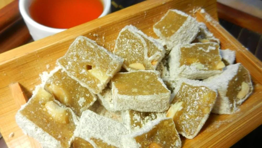 Chè lam – hương vị quê nhà gói trong miếng bánh dẻo ngọt, thơm mùi gừng và mè