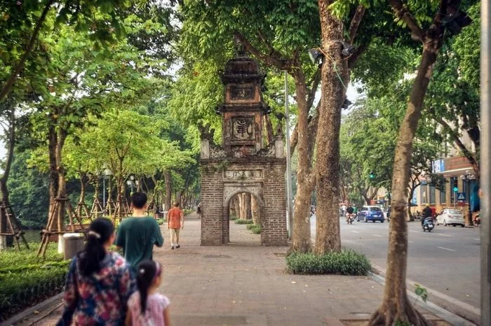 Dạo bước trong Phố cổ Hà Nội, chiêm ngưỡng kiến trúc và văn hóa truyền thống