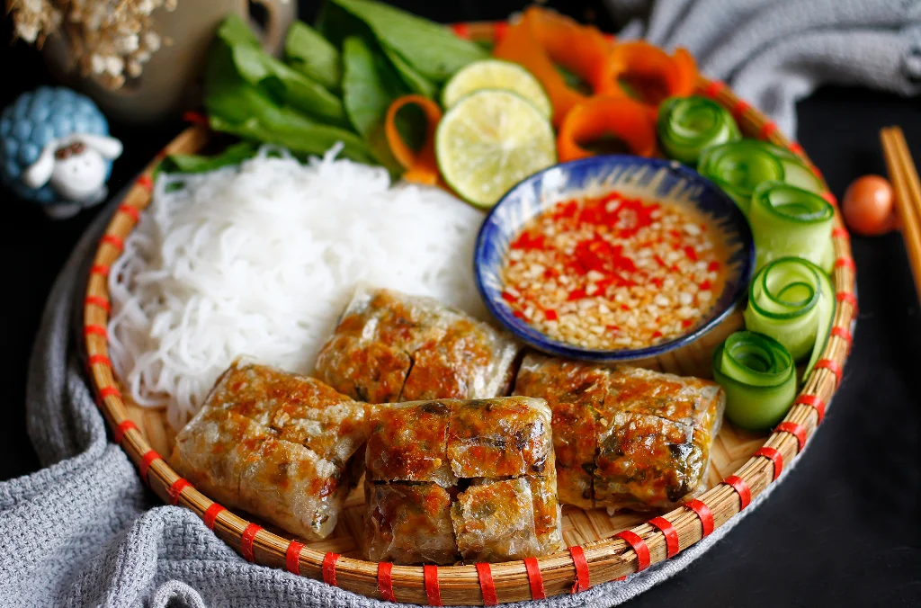Bún chả nem cua bể thơm ngon, đậm đà vị truyền thống