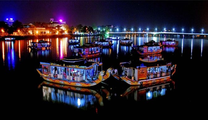 Nghe ca Huế trên thuyền rồng – Lắng đọng hồn xưa bên dòng Hương Giang