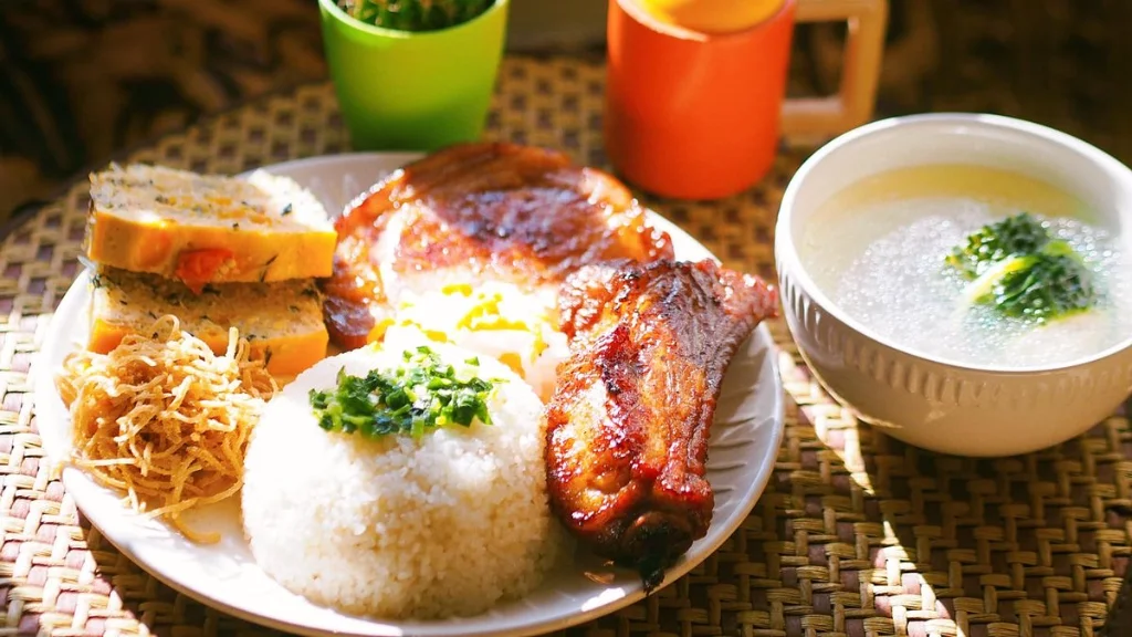 Ẩm thực Sài Gòn – Hội tụ tinh hoa đa vùng miền, từ cơm tấm, hủ tiếu đến bánh tráng trộn
