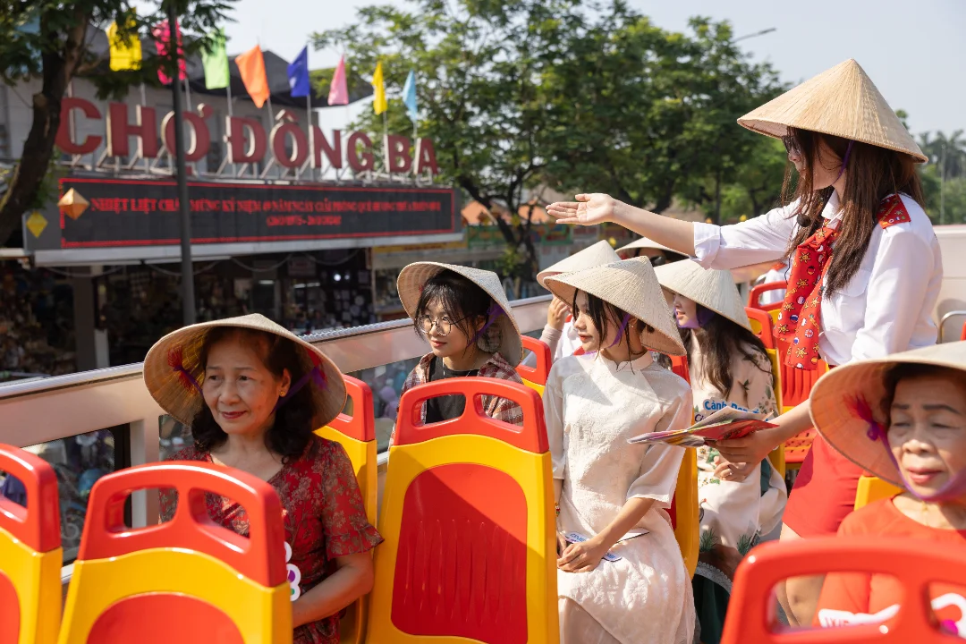 Mỗi điểm dừng trên hành trình như Đại Nội hay chợ Đông Ba đều là lát cắt văn hóa độc đáo của Cố Đô