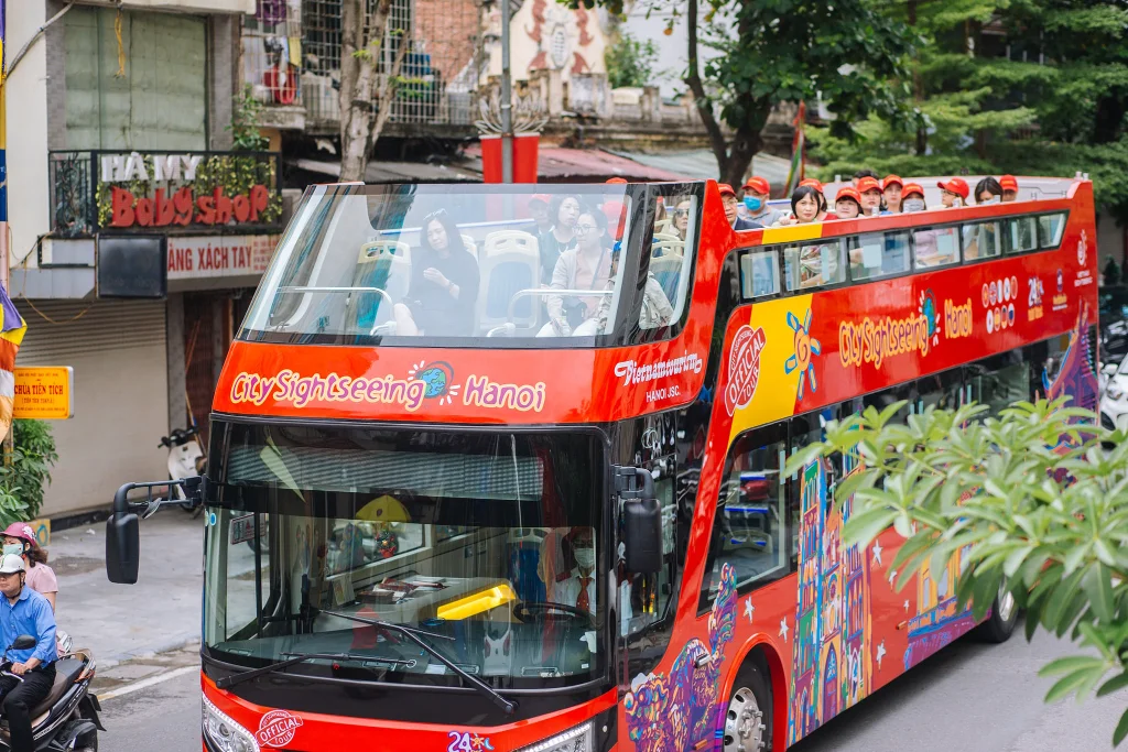 Tour Ngày xe buýt 2 tầng – chiêm ngưỡng thành phố rực rỡ trong nắng, cảm nhận nhịp sống sôi động từ trên cao