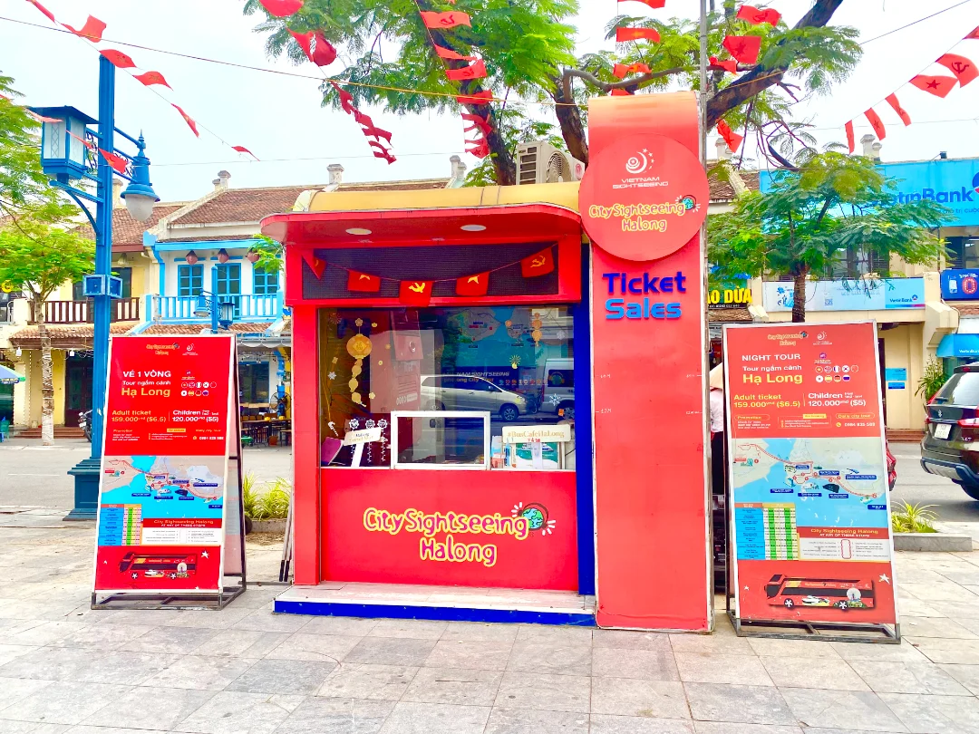 Quầy bán vé xe buýt 2 tầng tại địa chỉ cổng Sun World Hạ Long