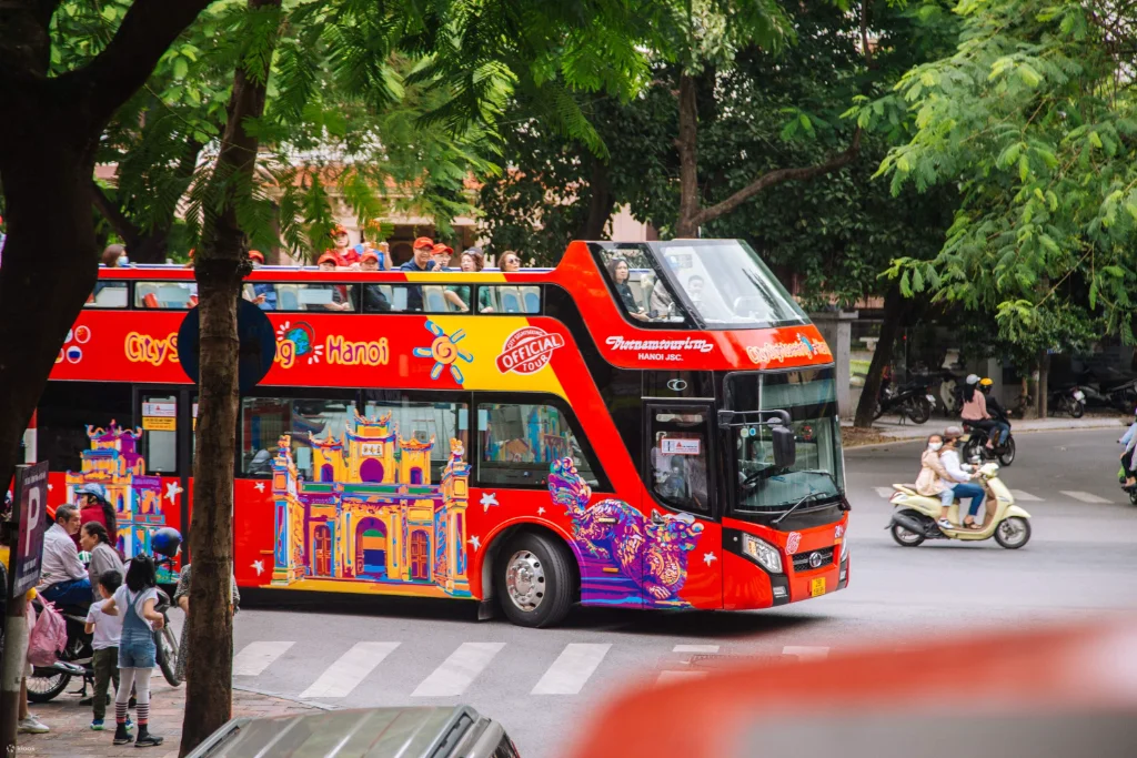 Bus 2 tầng Hà Nội đi qua các cung đường đẹp nhất Thủ đô